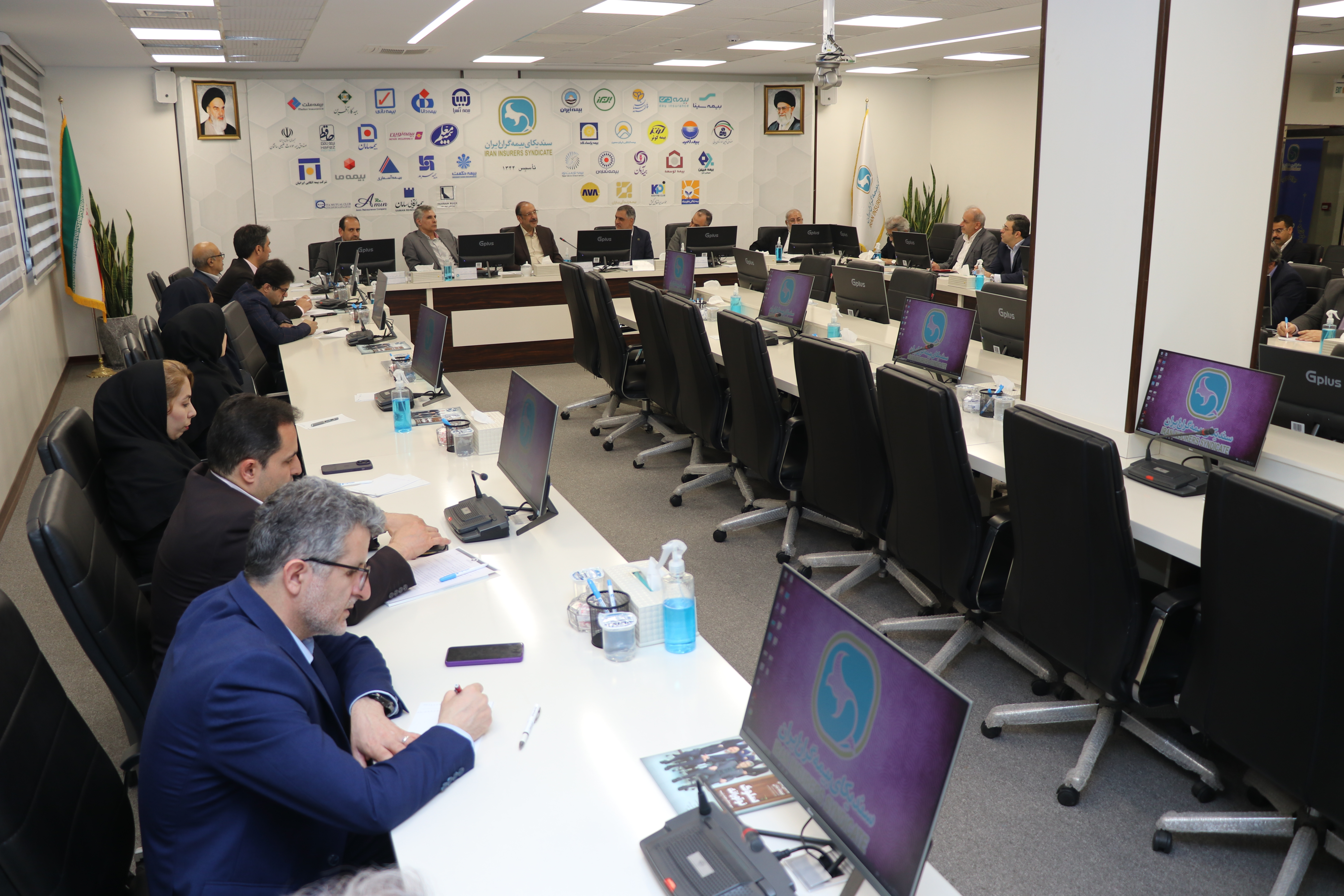 دبیرکل سندیکای بیمه‌گران در نشست روسای کمیسیون‌ها، دبیران کارگروه‌ها و مشاورین: \r\n\r\nآموزش اساس تقویت نیروی انسانی متخصص در صنعت بیمه است