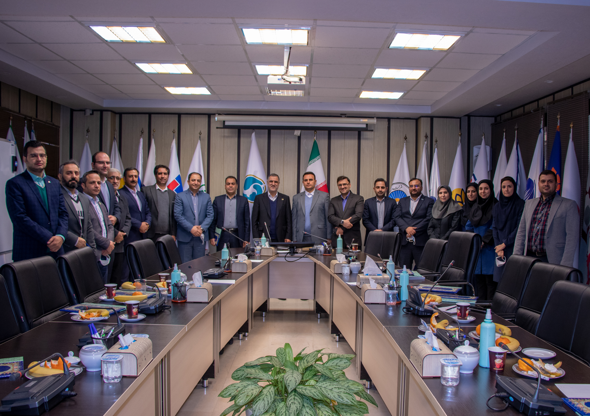 تقدیر از دبیران  واعضای پنل های تخصصی سندیکای بیمه گران در بیست و هشتمین همایش ملی بیمه و توسعه